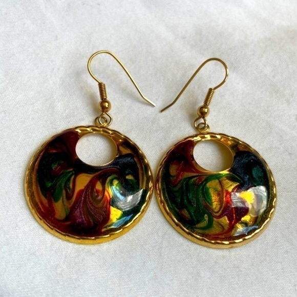 Abstract Pattern Pendant Earrings - Picture 5 of 9